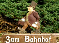 Zum Bahnhof